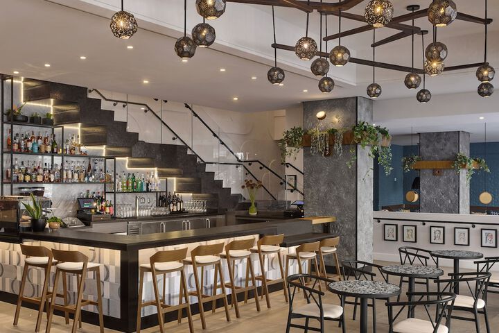 Lobby lounge
