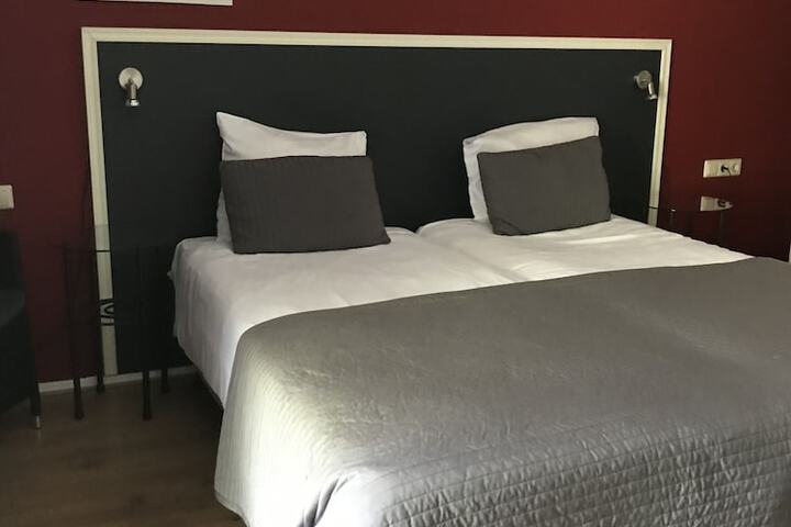 Room 12 of 50