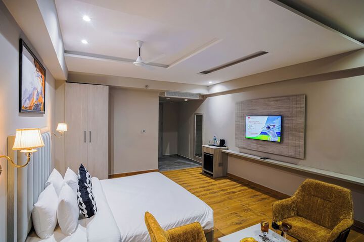 Room 13 of 25
