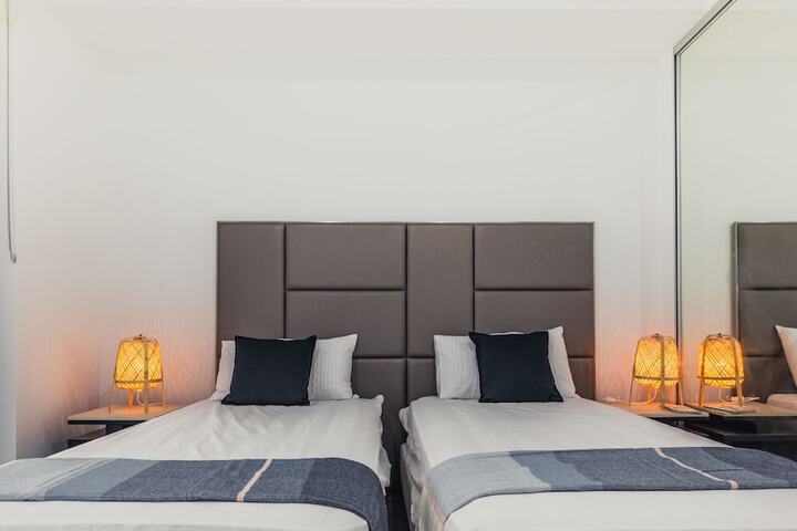 Room 4 of 24