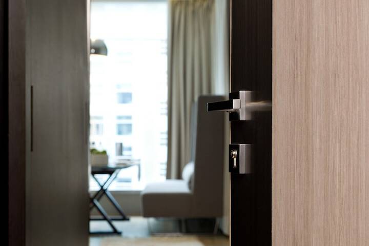 Room 4 of 27