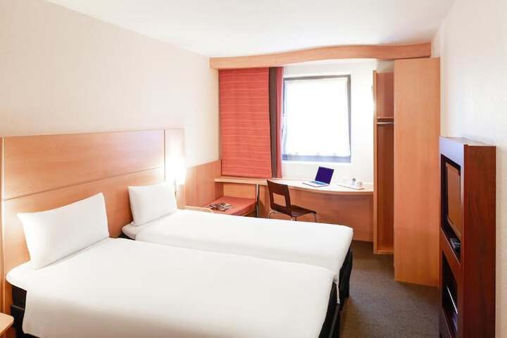 Room 4 of 43