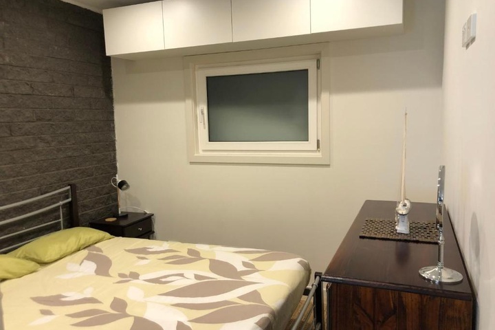 Room 2 of 8