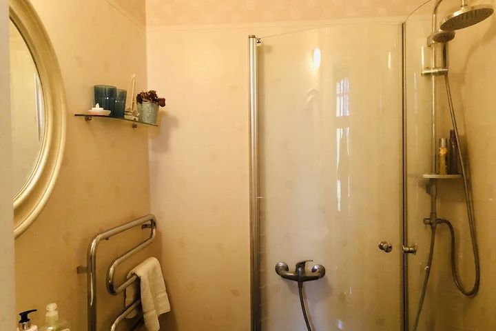 Room 5 of 14