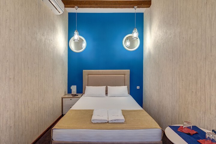 Room 7 of 48