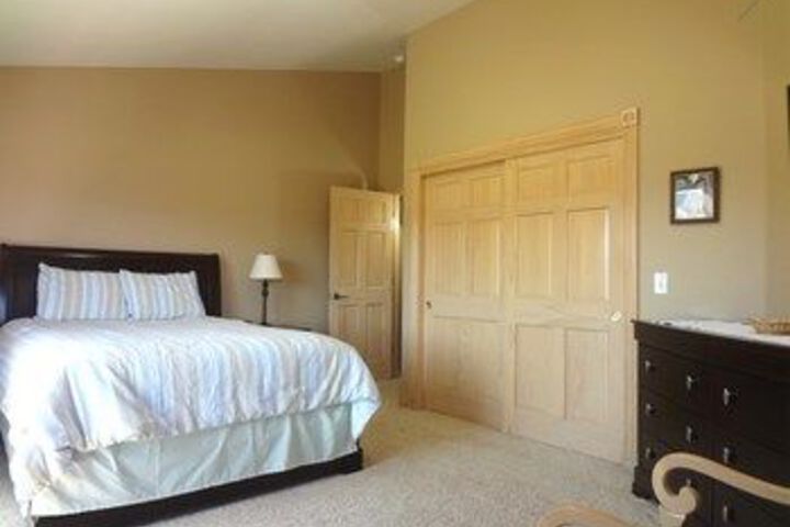 Room 6 of 17
