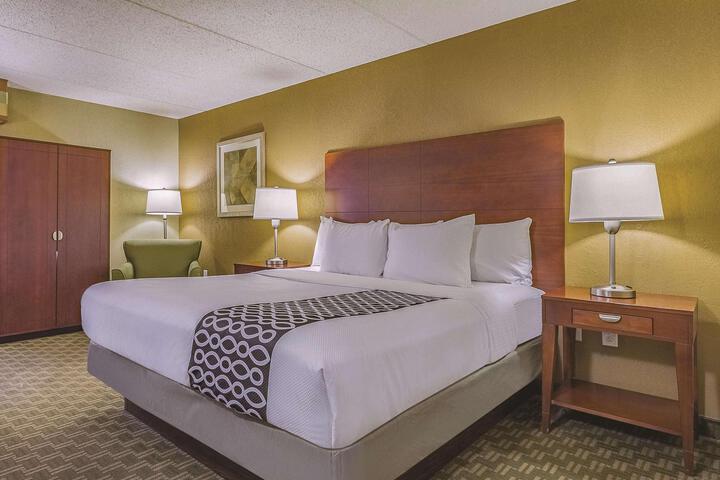 1 King Bed (1 of 25)