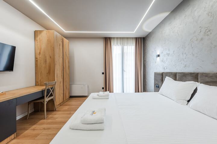 Room 5 of 42