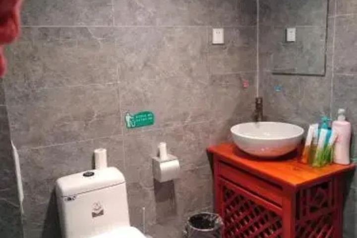 Room 6 of 11