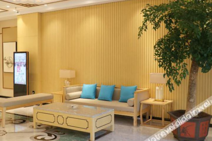 Hotel Interior 8 of 16