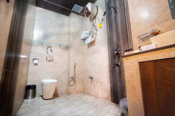 Room 13 of 25