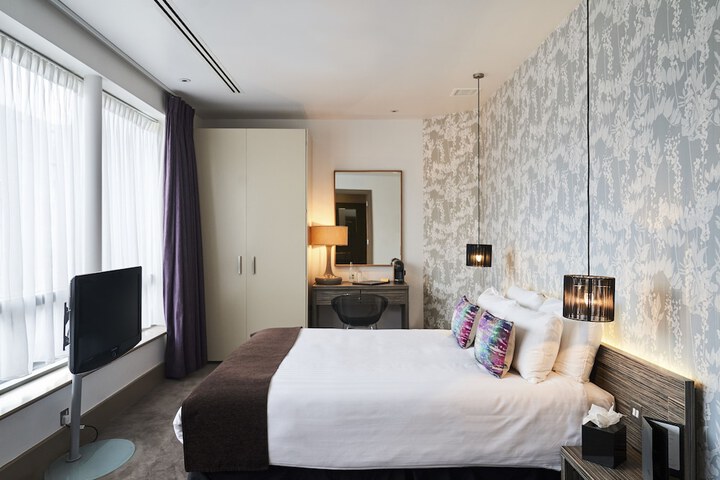 Room 4 of 39