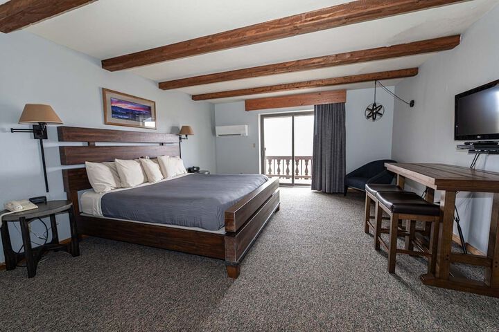 Standard | King Bed (4 of 12)