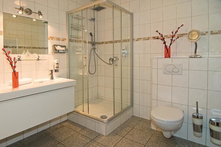 Room 10 of 28