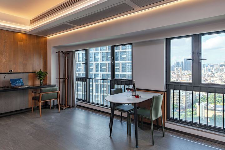Room 16 of 42