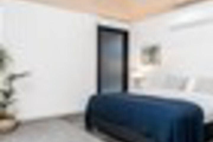 Room 5 of 60