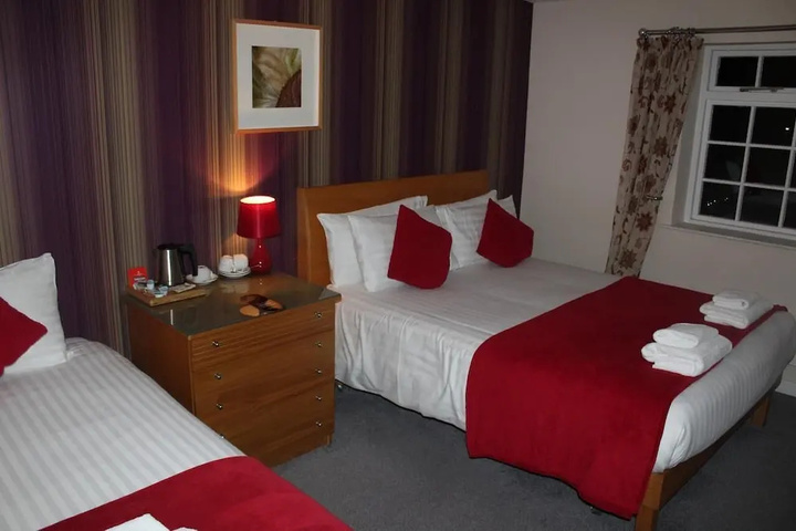 Room 2 of 7