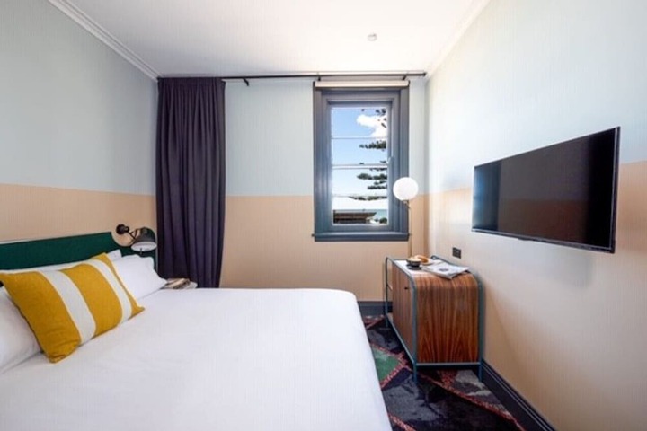 Room 2 of 75
