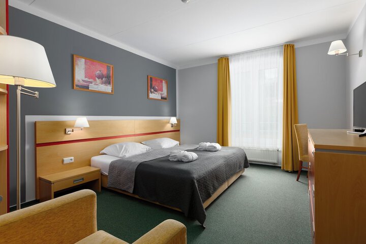 Room 4 of 30