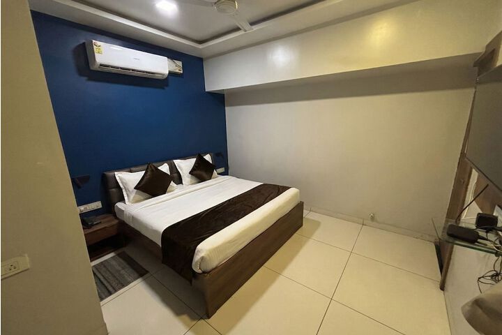 Room 13 of 25