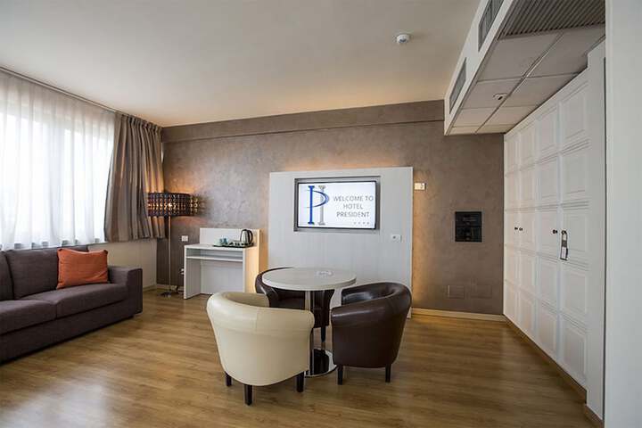 Room 42 of 76