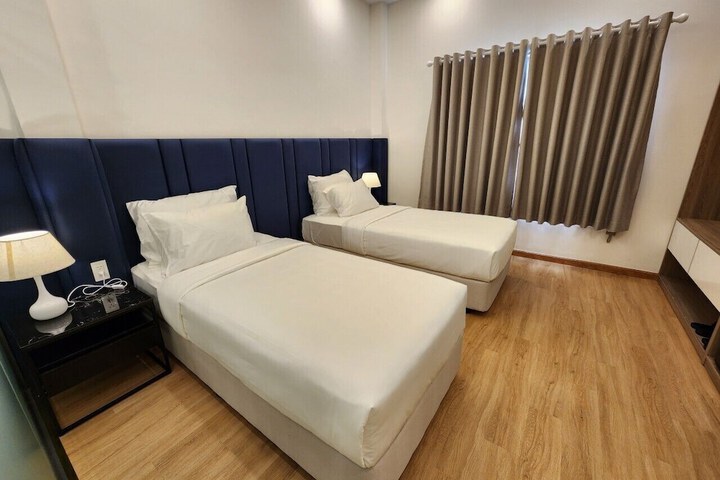 Room 4 of 24