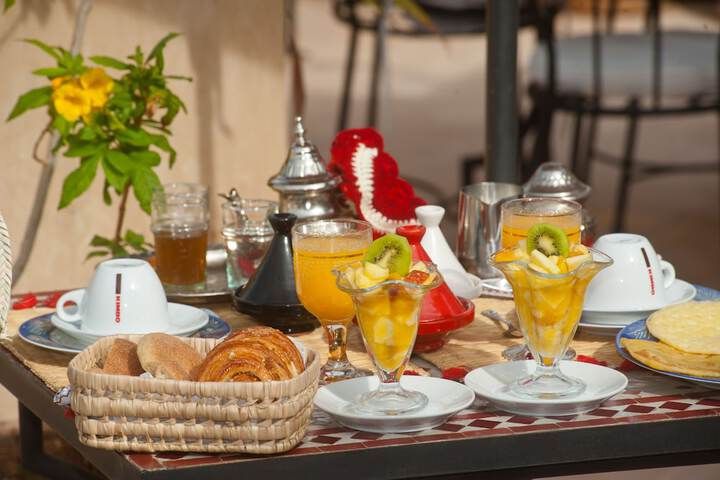 Breakfast/Coffee Service 24 of 36