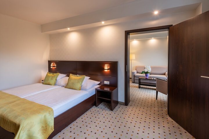Room 10 of 43