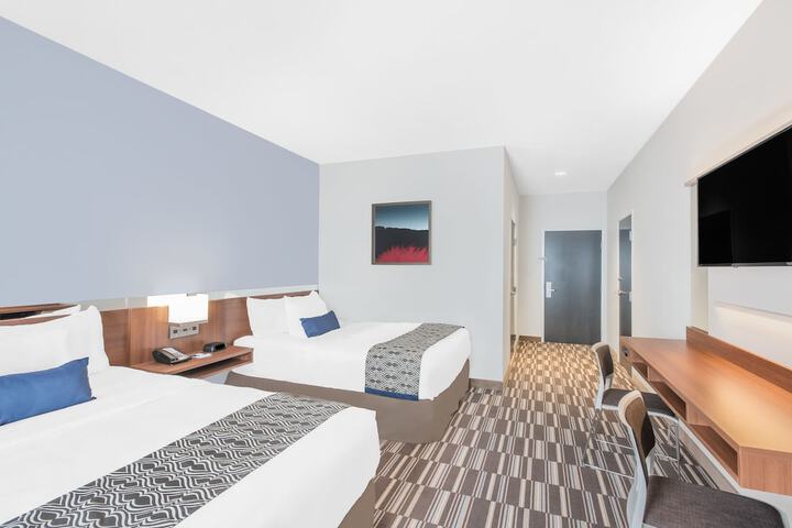 Room 4 of 33
