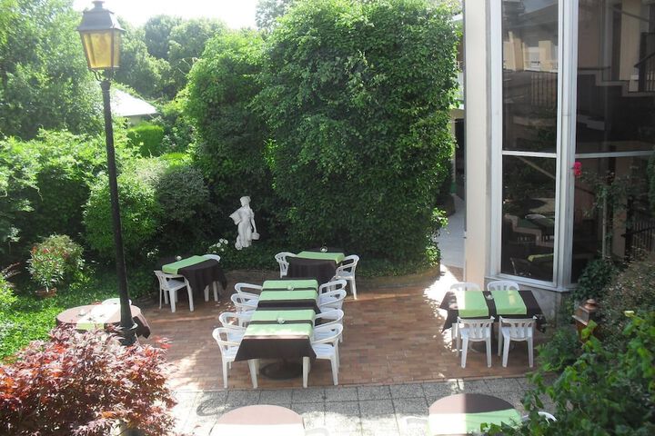 Terrace/Patio 11 of 34