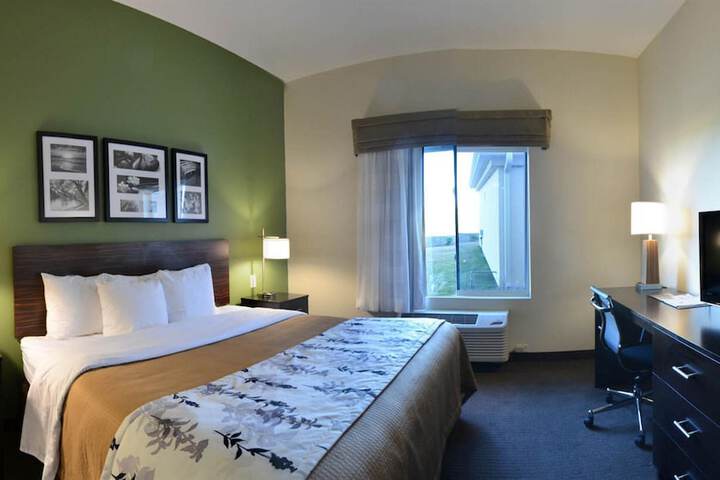 Room 7 of 33