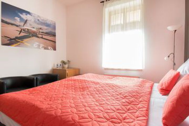 Room 12 of 37