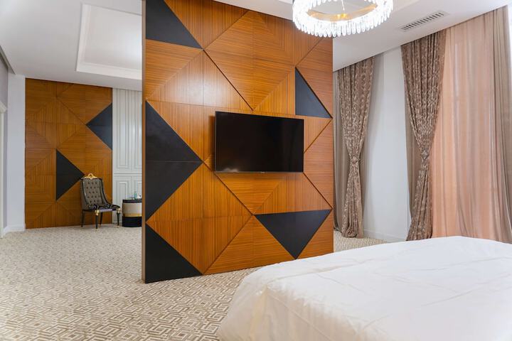 Room 52 of 102