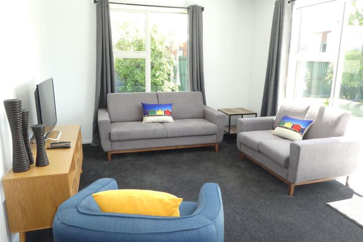 Lounge 2 of 5