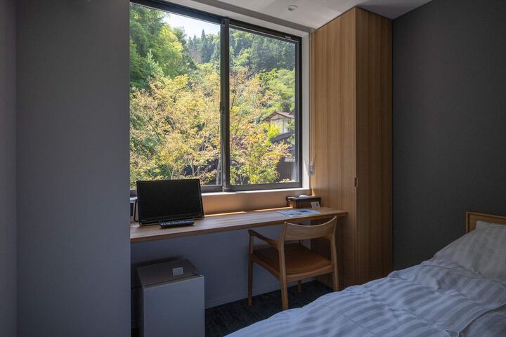 Room 11 of 53