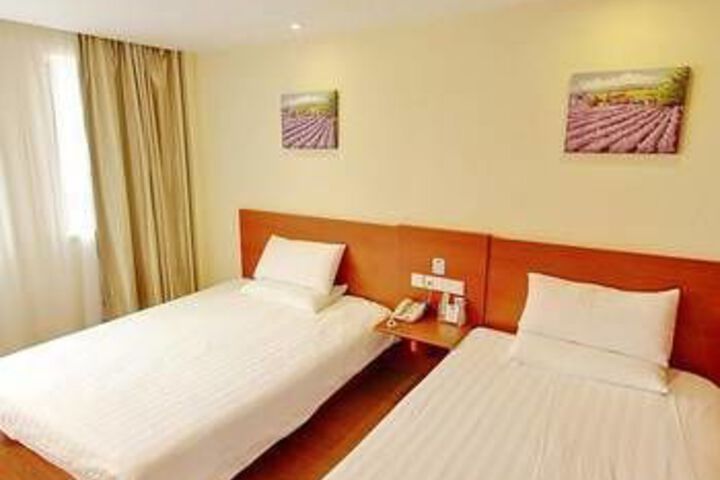 Room 5 of 11