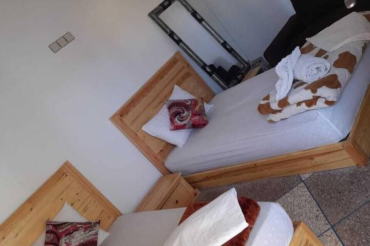 Room 4 of 20