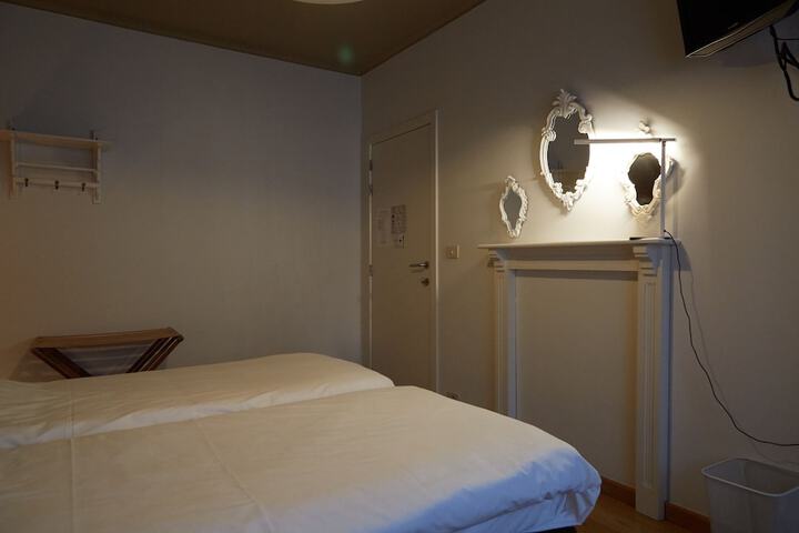 Room 15 of 64