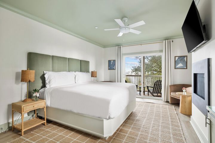 Room 32 of 87