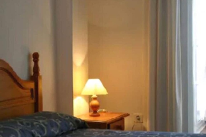 Room 12 of 40