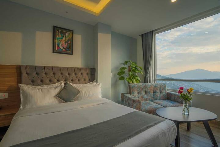 Room 8 of 28