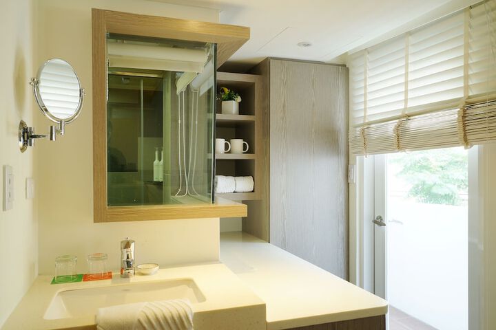 Room 28 of 51