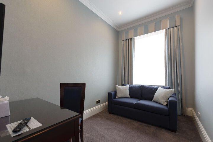 Room 10 of 42