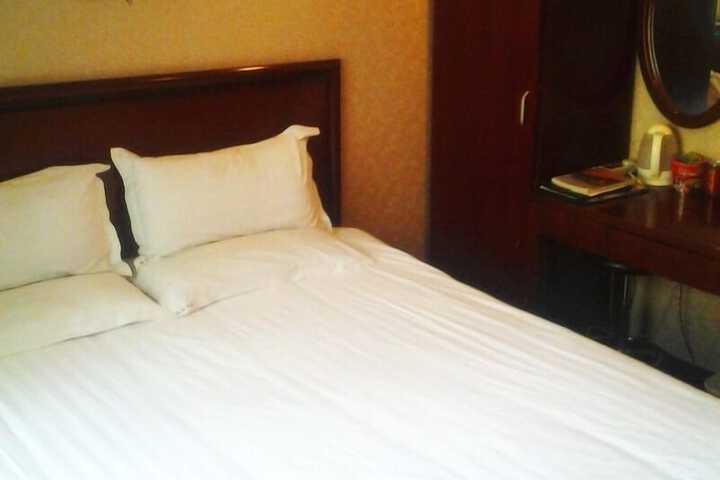 Room 4 of 10
