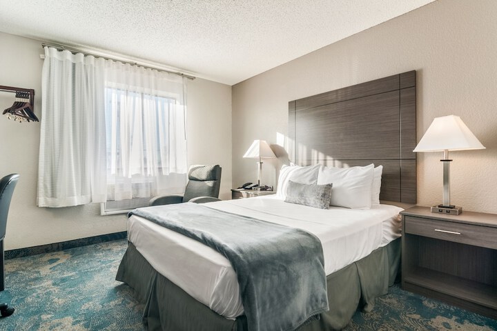1 Queen Bed (1 of 9)