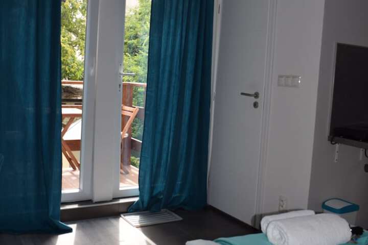 Room 12 of 28