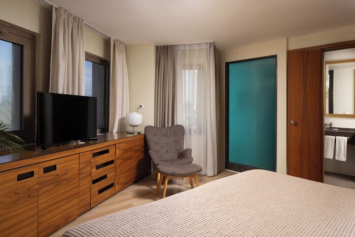 Room 9 of 63