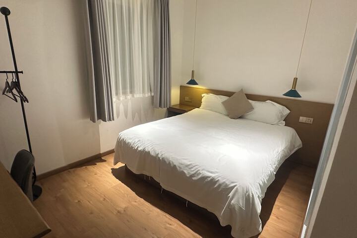 Room 3 of 9