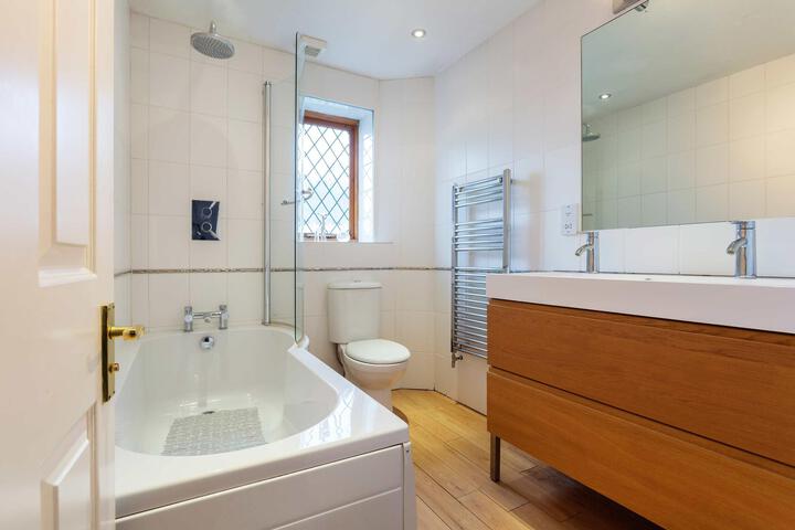 Image of Veeve - Fantastic Fortis Green
