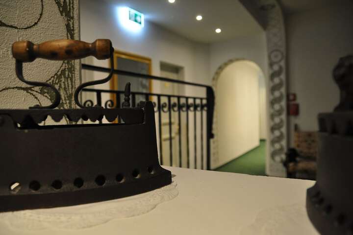 Ballroom/Hall 81 of 90